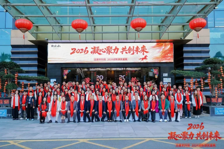 A large, diverse group photo of Relish Tech's expert team of 350+ oral care R&D and manufacturing professionals.
