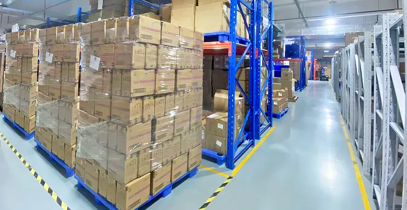 In-stock availability of electric toothbrushes in our factory warehouse, supporting 50-unit MOQs and rapid global fulfillment.